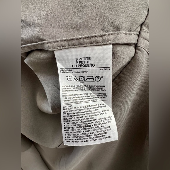 🌸2for$15 - Banana Republic button down shirt, size S - Picture 4 of 4